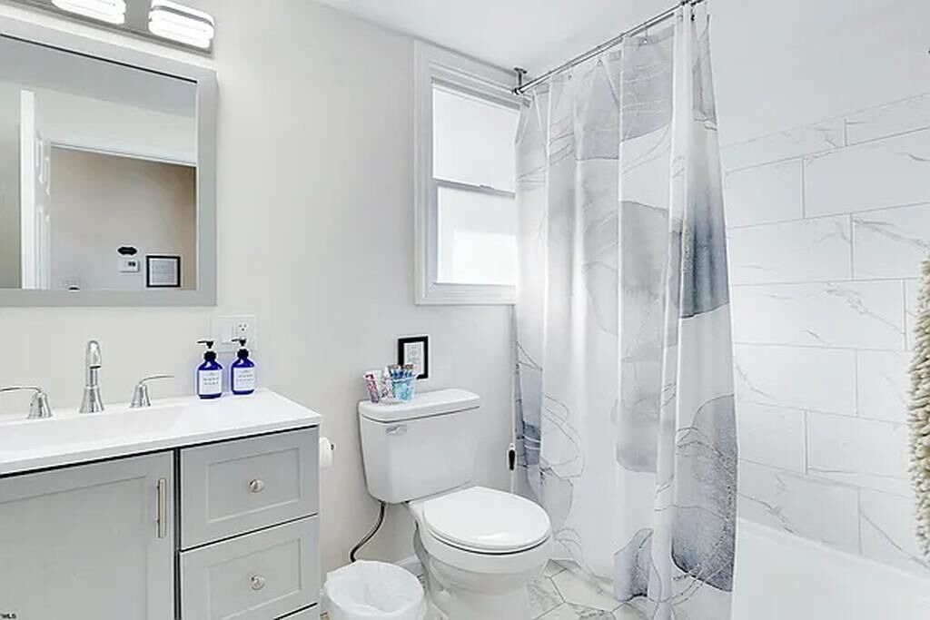 Photo of Bathroom in Woodburn