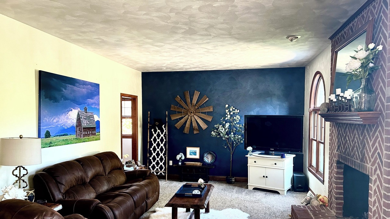 Photo of Livingroom in Plum