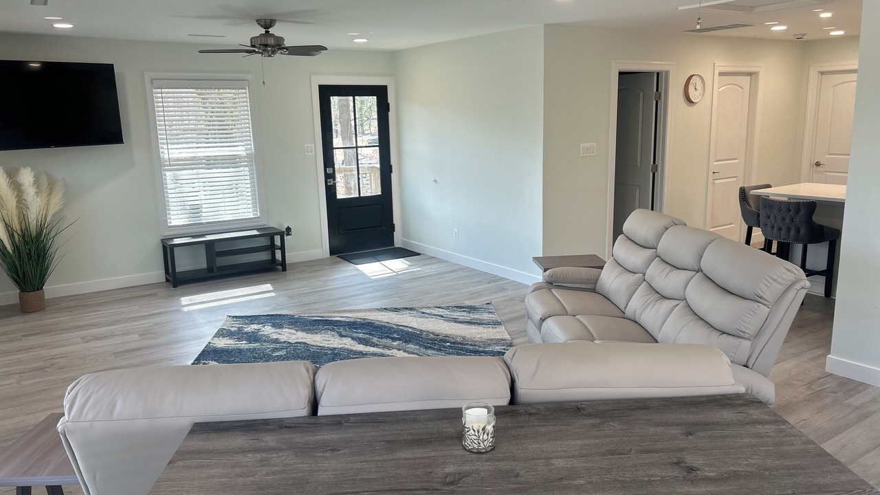 Photo of Livingroom in Calvert Beach-Long Beach