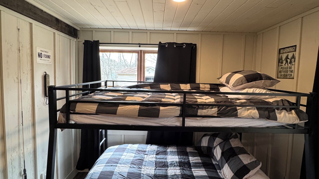 Photo of Bedroom in James Creek