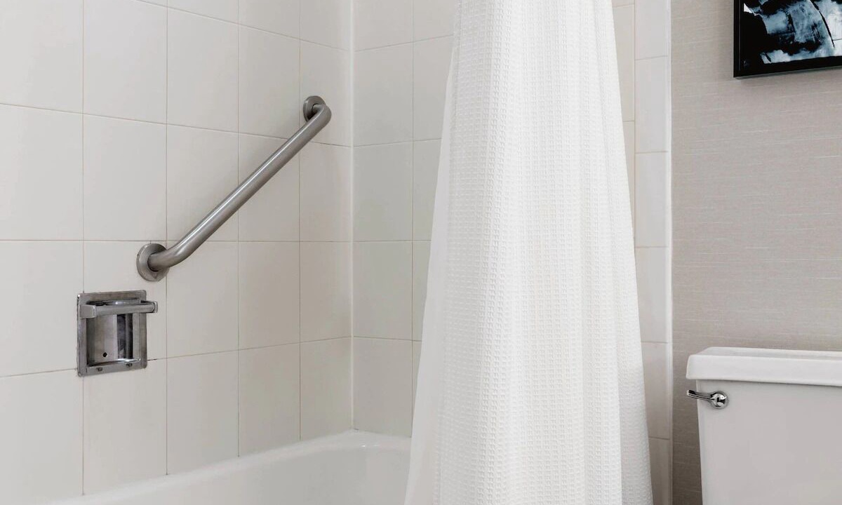 Photo of Bathroom in Iselin