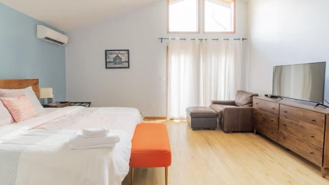 Photo of Bedroom in Parksville
