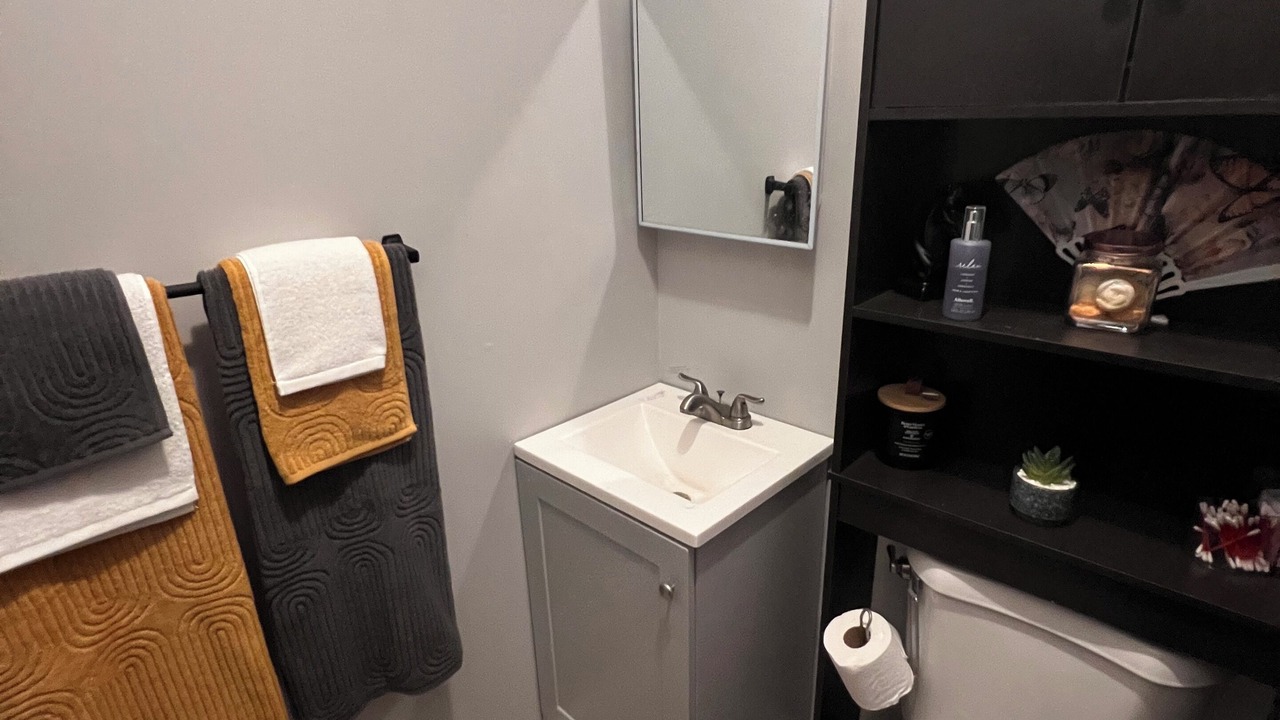 Photo of Bathroom in Bridgeview/Greenlawn