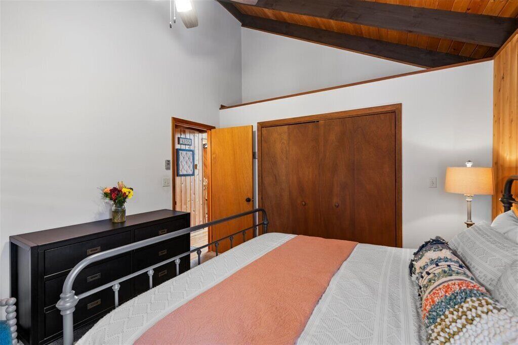 Photo of Bedroom in Lakeville