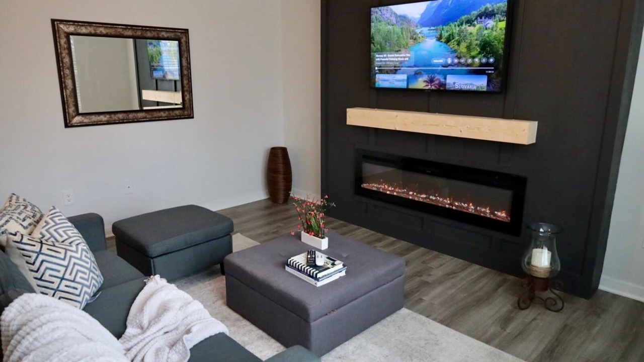Photo of Livingroom in Summit Station