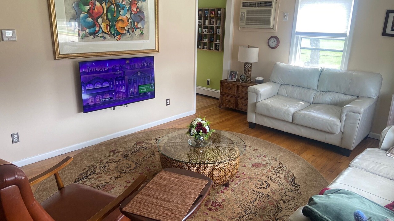 Photo of Livingroom in Emerson