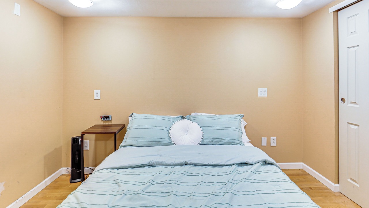 Photo of Bedroom in South Side Slopes