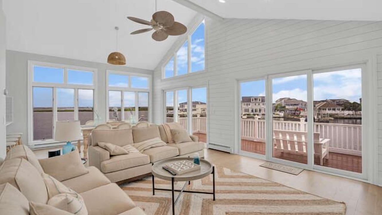 Photo of Livingroom in Ocean Beach III
