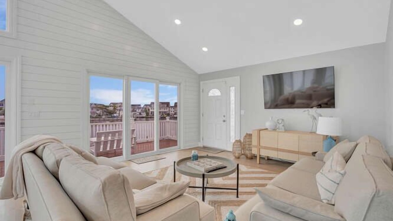 Photo of Livingroom in Ocean Beach III