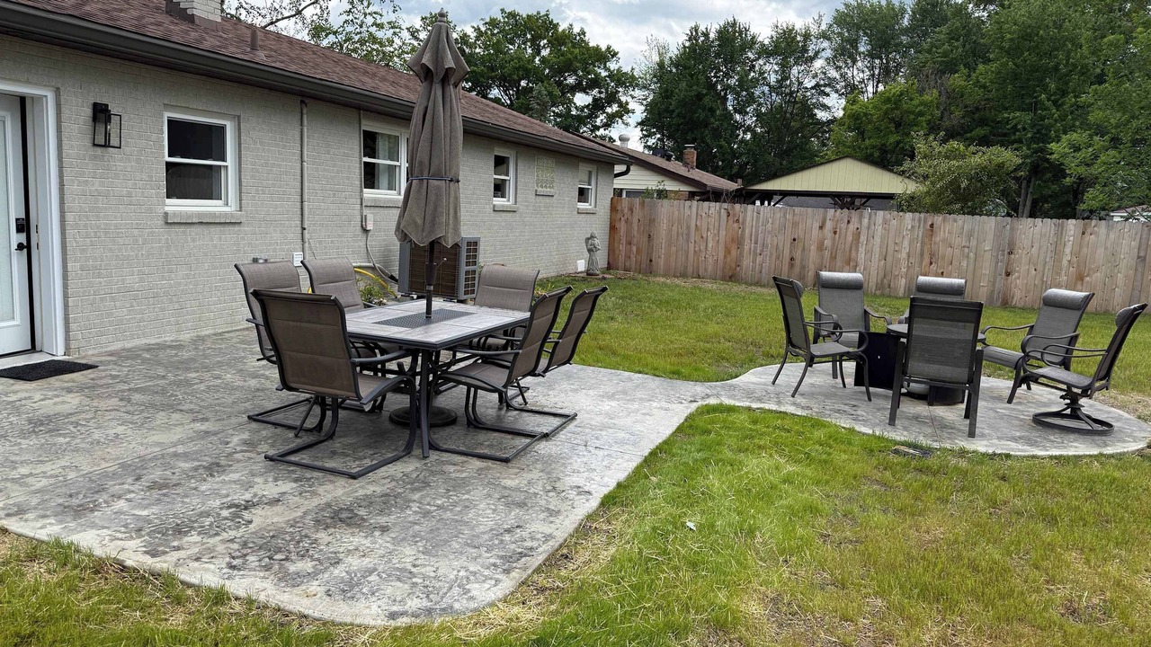 Photo of Outdoor in Roselawn Finance