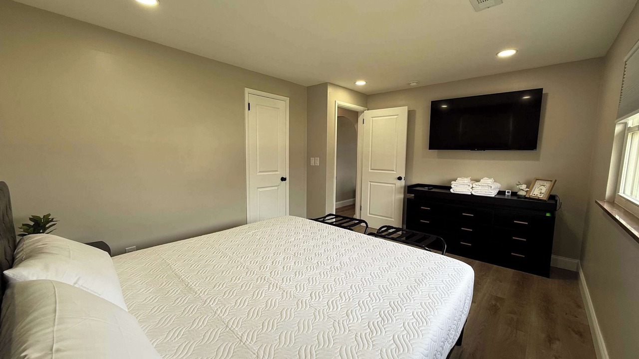 Photo of Bedroom in Roselawn Finance