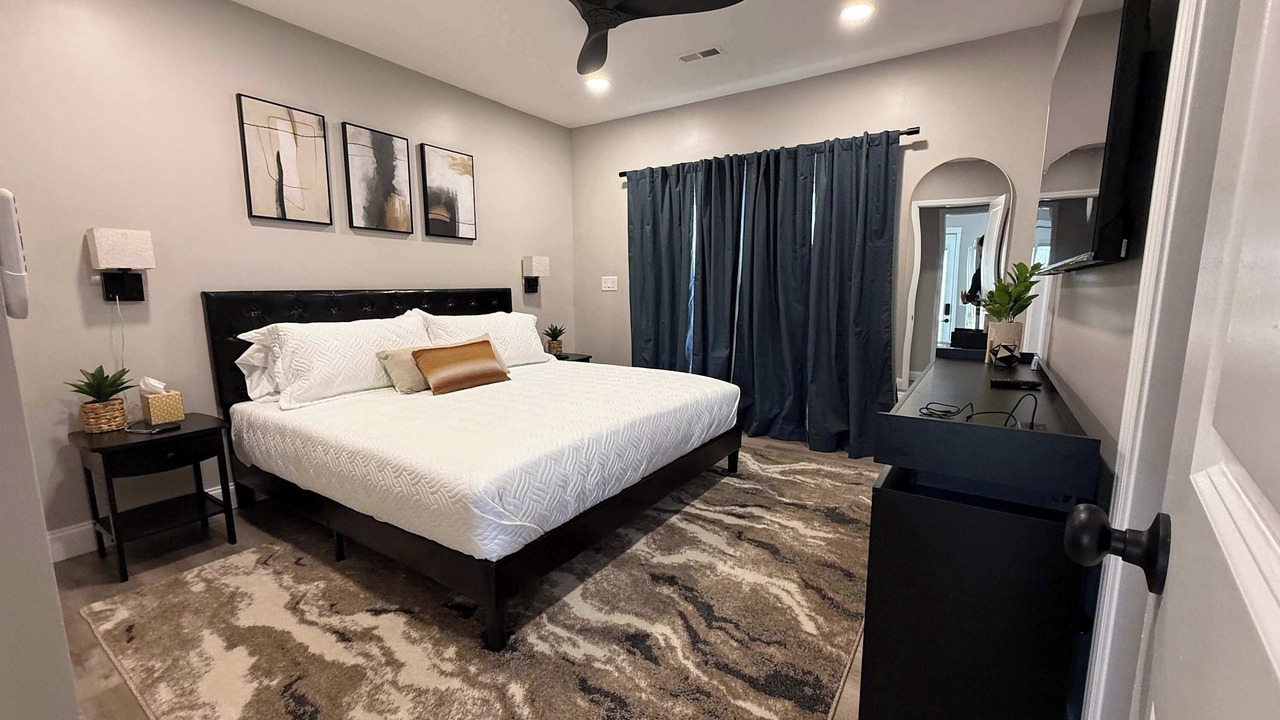 Photo of Bedroom in Roselawn Finance