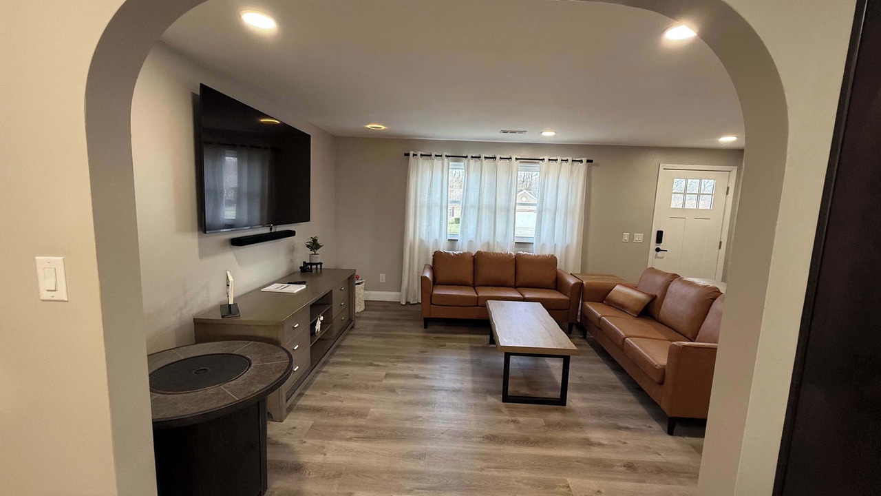 Photo of Livingroom in Roselawn Finance