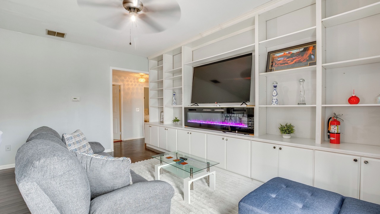 Photo of Livingroom in South River