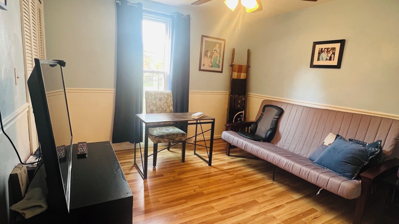 Photo of Livingroom in Plum
