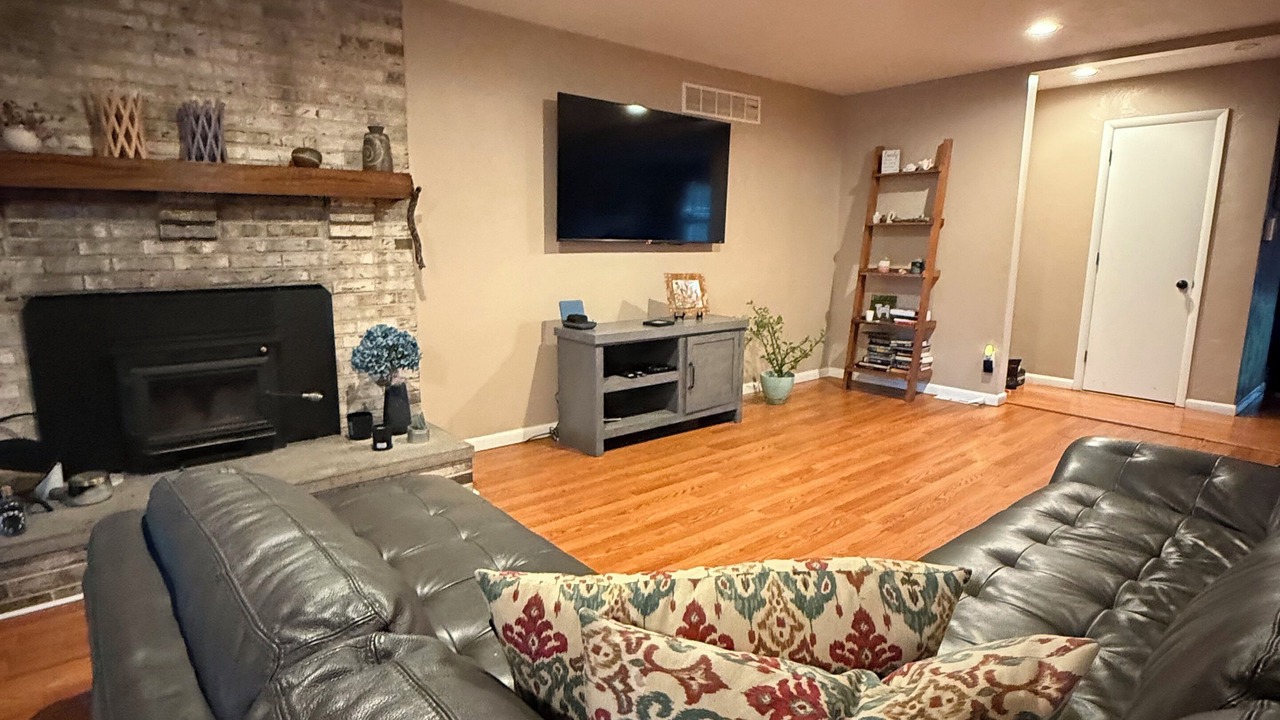 Photo of Livingroom in Plum