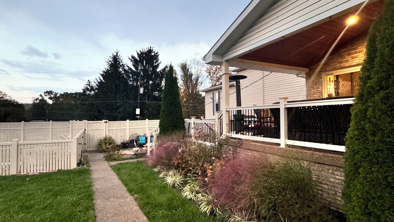 Photo of Outdoor in Plum