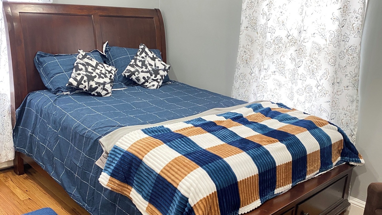 Photo of Bedroom in Teaneck