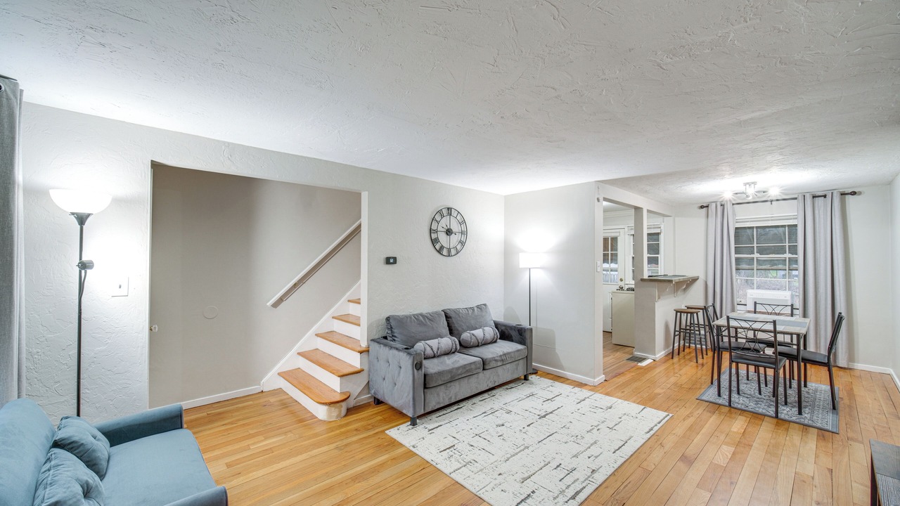 Photo of Livingroom in Euclid