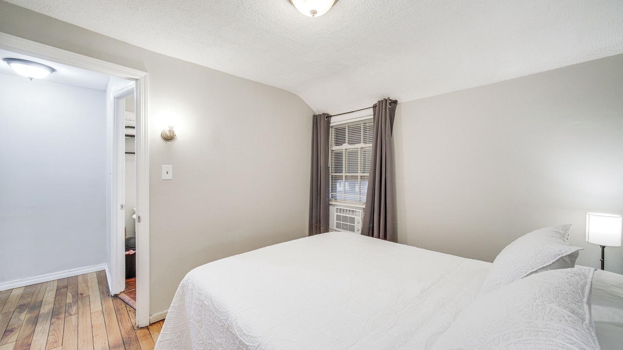 Photo of Bedroom in Euclid