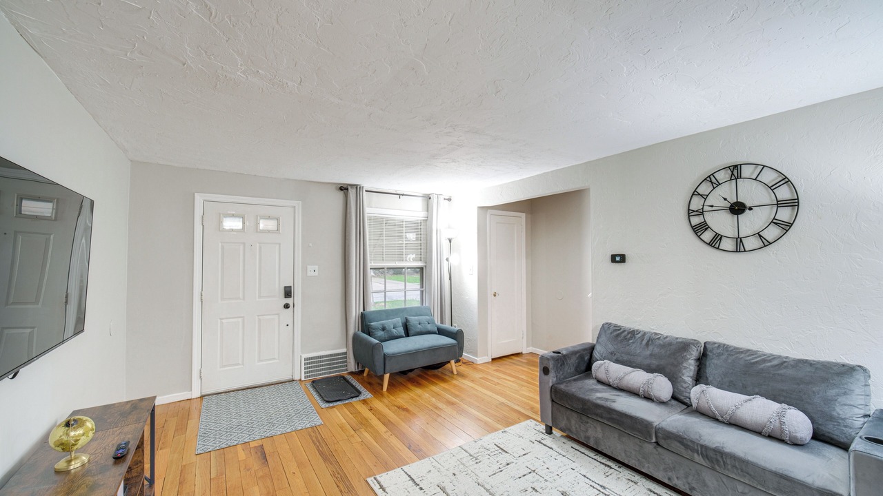 Photo of Livingroom in Euclid
