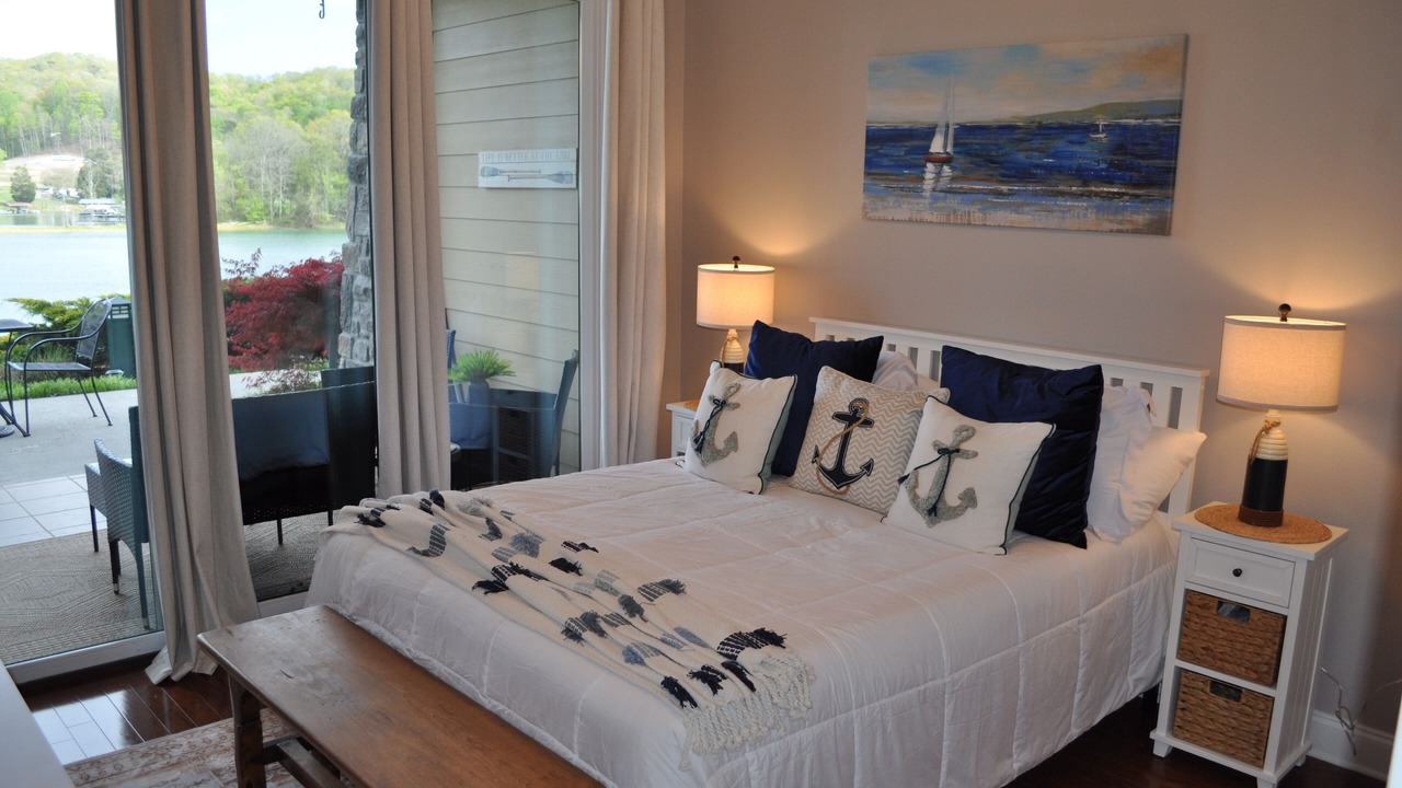 Photo of Bedroom in Andersonville