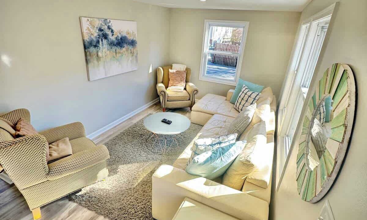 Photo of Livingroom in Edgewater