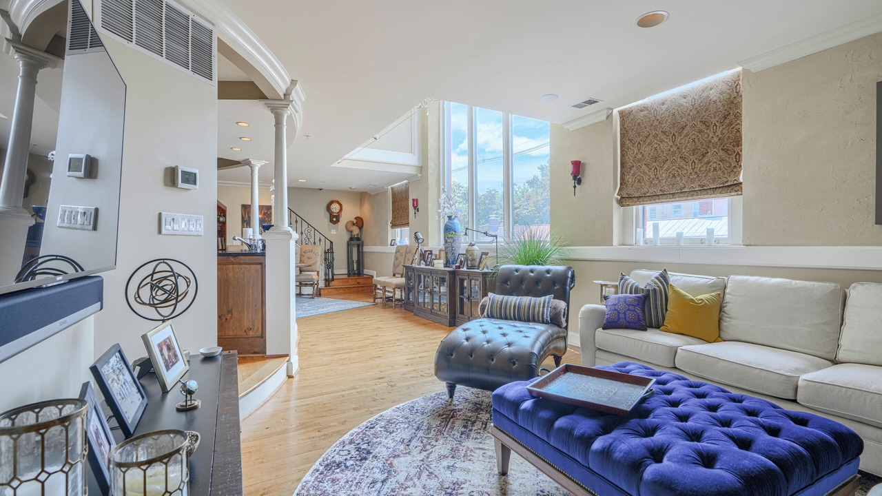 Photo of Livingroom in Historic District