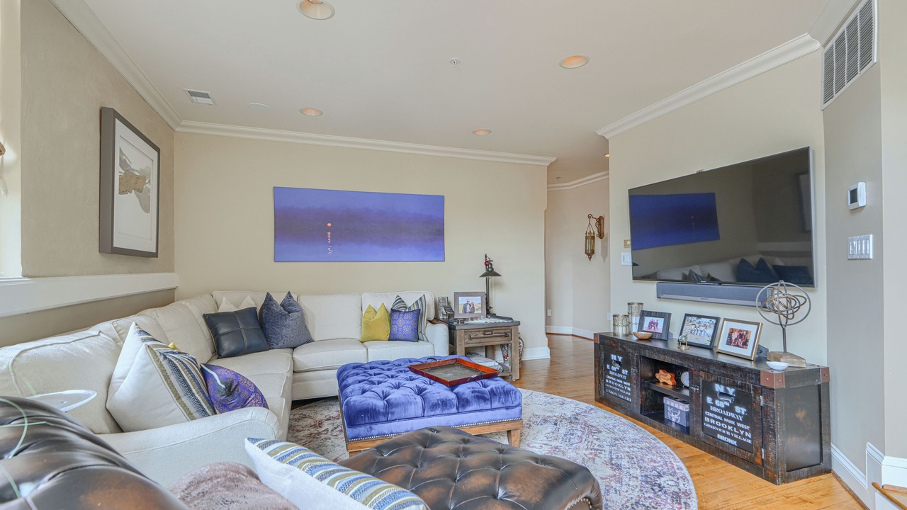 Photo of Livingroom in Historic District