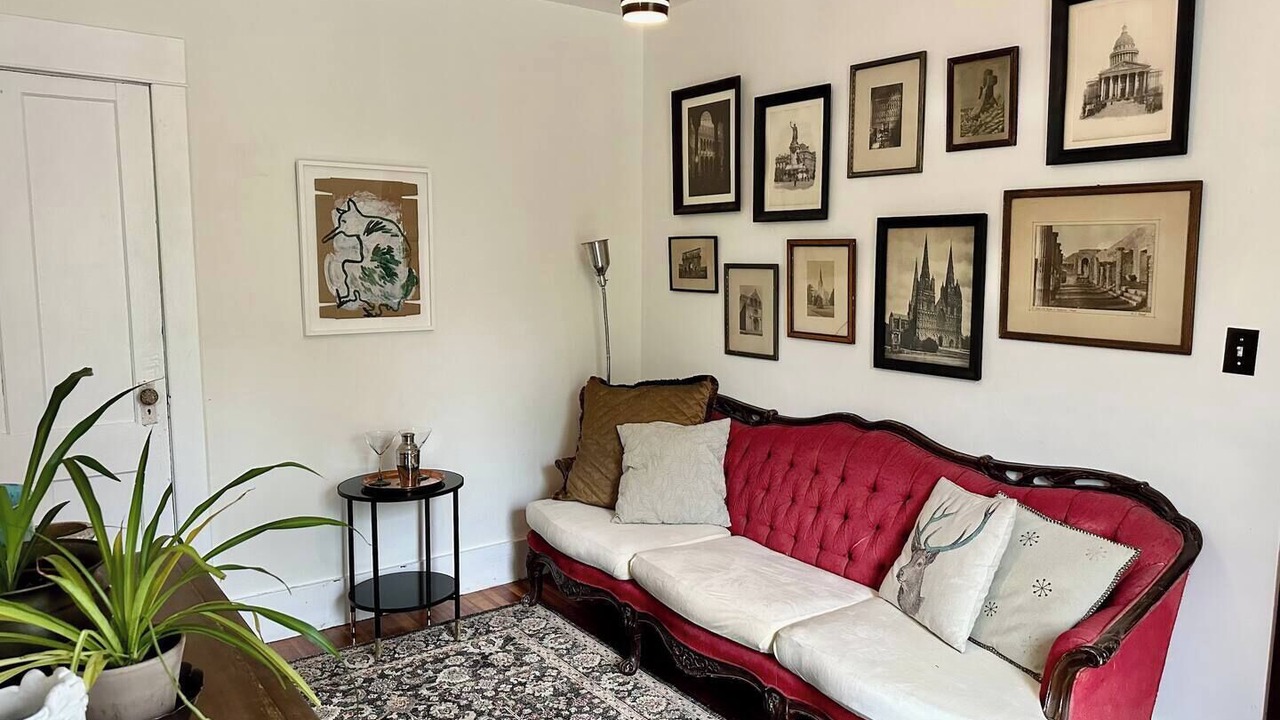 Photo of Livingroom in Roxbury