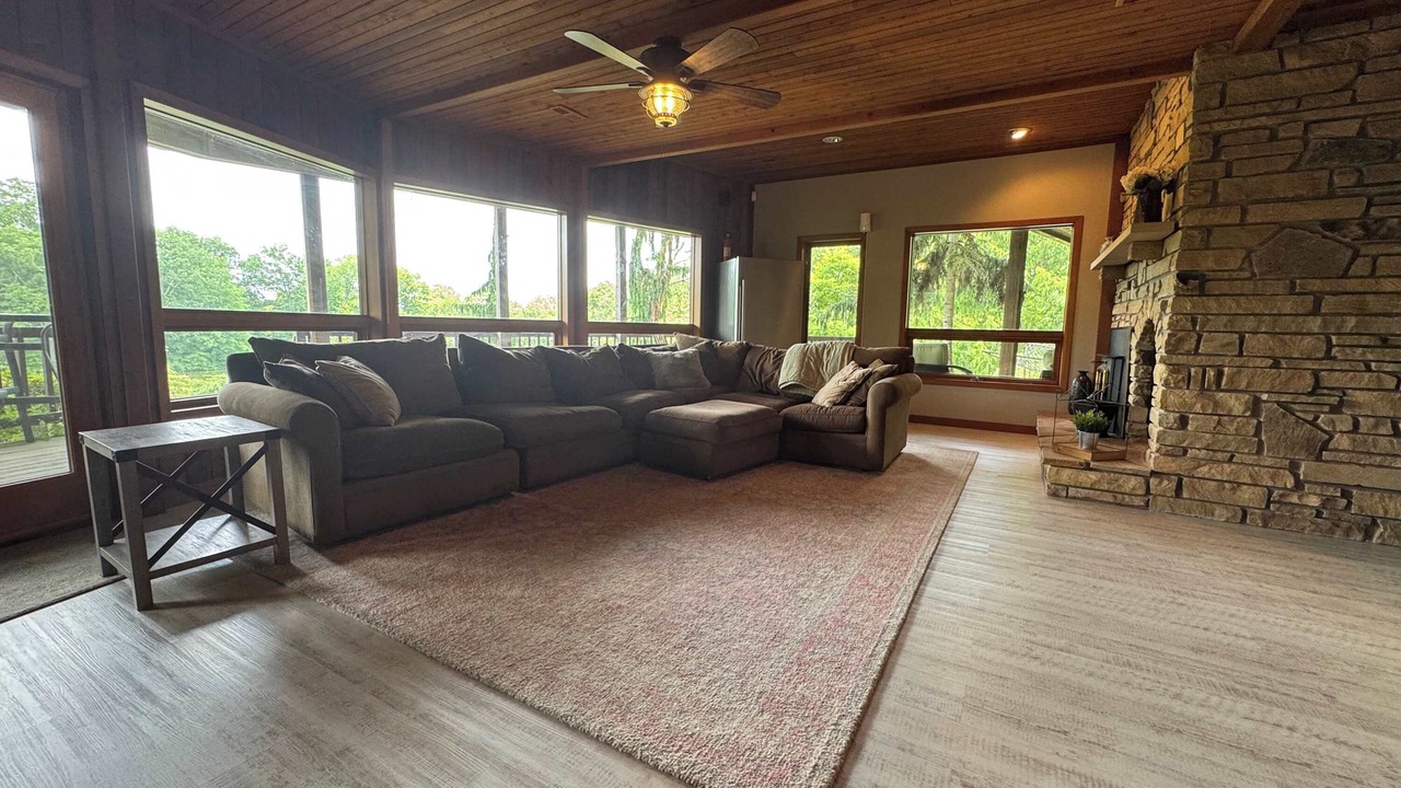 Photo of Livingroom in Rising Sun