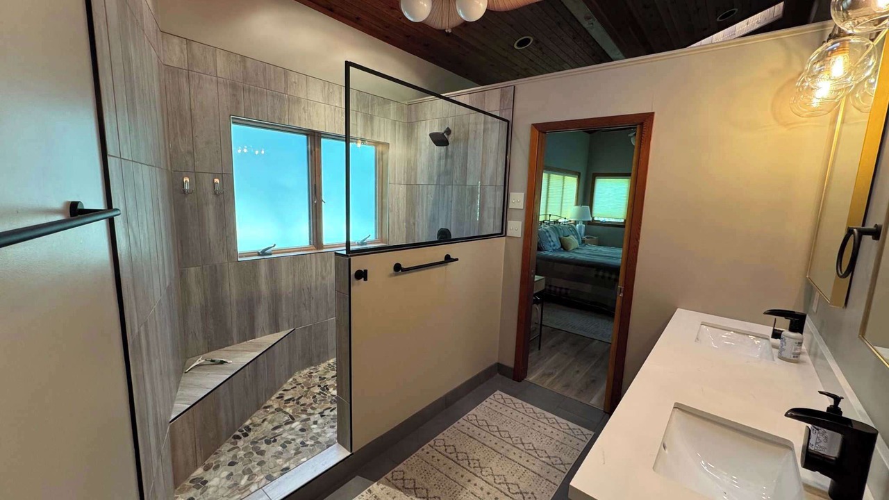 Photo of Bathroom in Rising Sun