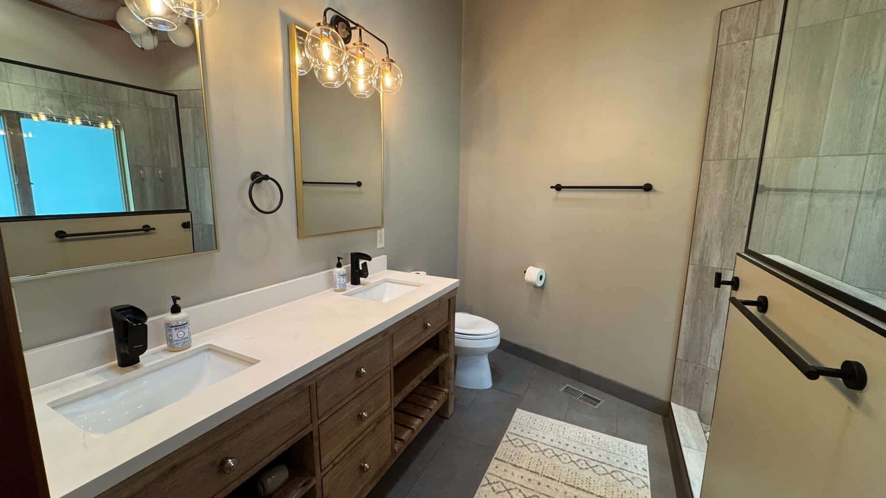 Photo of Bathroom in Rising Sun
