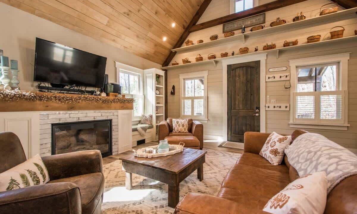 Photo of Livingroom in Hendersonville