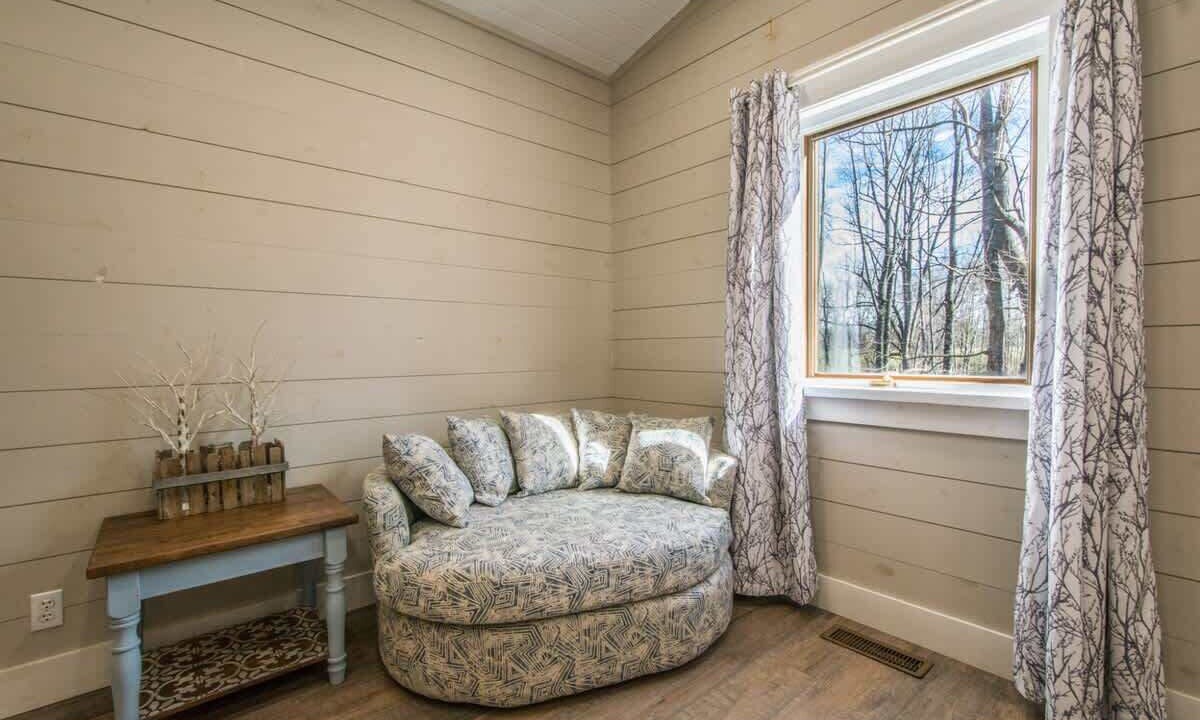 Photo of Livingroom in Hendersonville