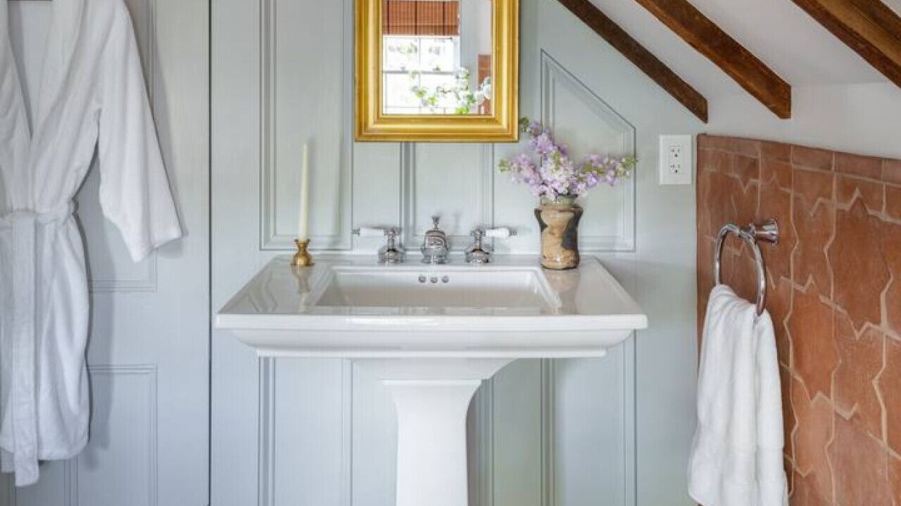 Photo of Bathroom in Newburgh