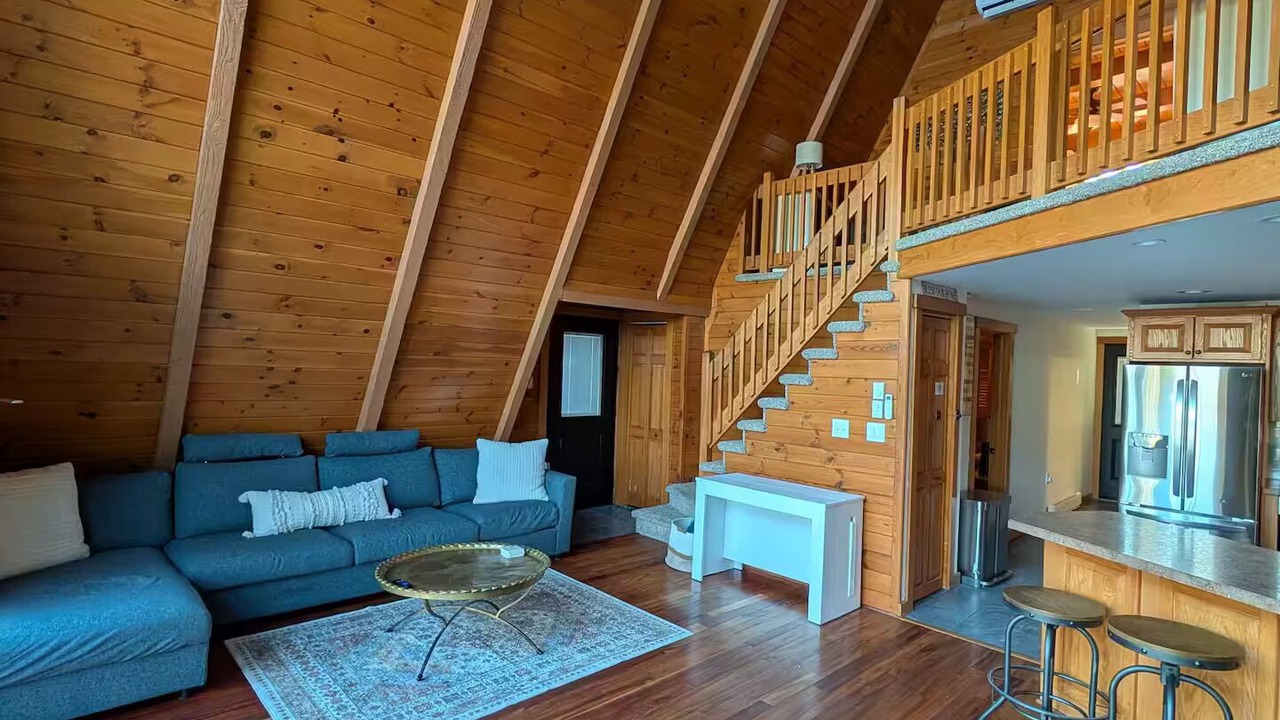 Photo of Livingroom in Harveys Lake