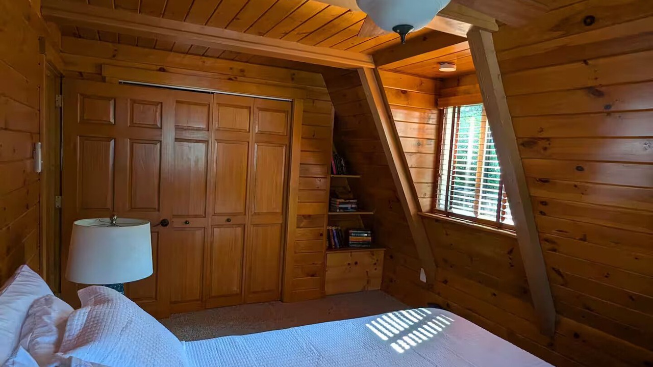 Photo of Bedroom in Harveys Lake