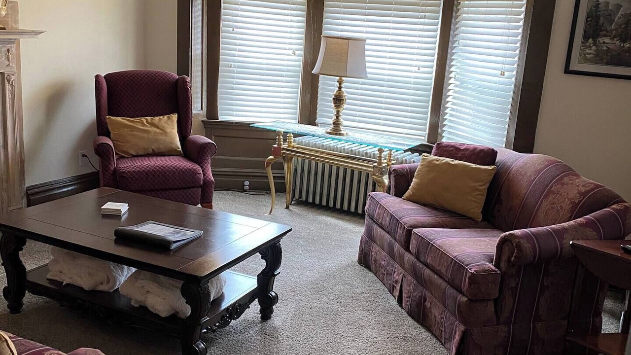 Photo of Livingroom in Forest Hills