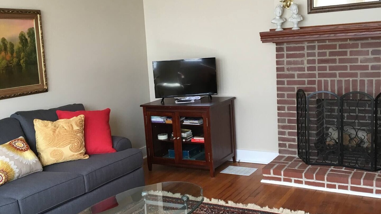 Photo of Livingroom in Forest Hills