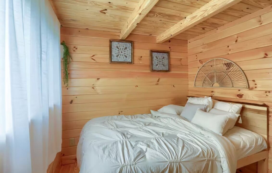 Photo of Bedroom in Gap
