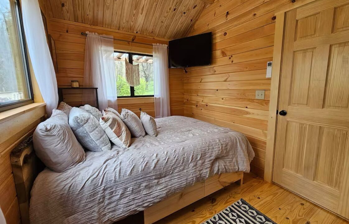 Photo of Bedroom in Gap