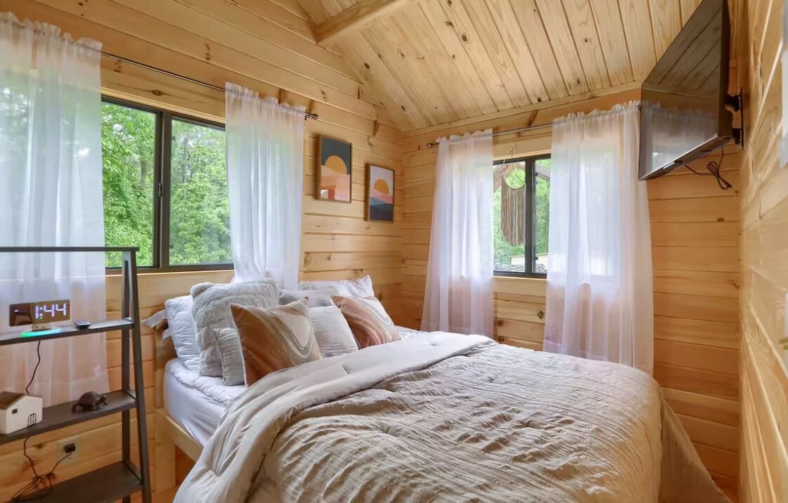 Photo of Bedroom in Gap