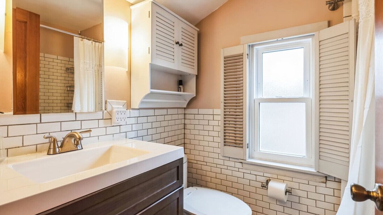 Photo of Bathroom in Level Green