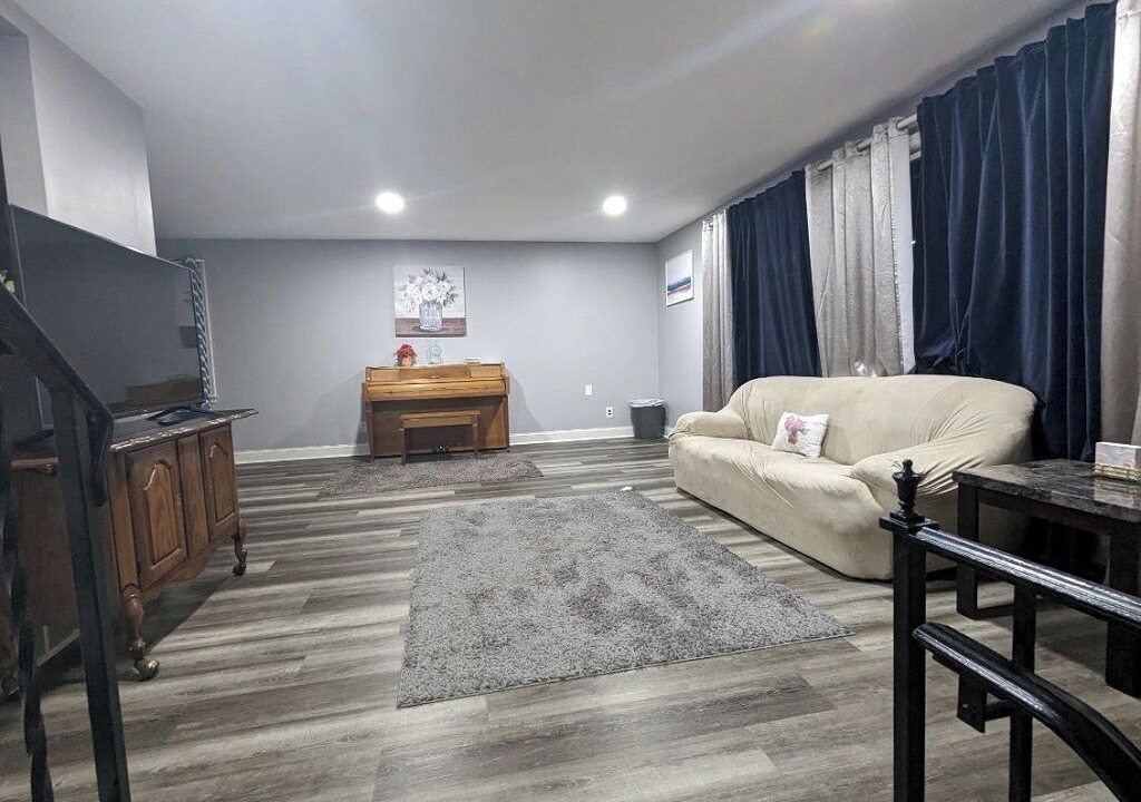Photo of Livingroom in East York