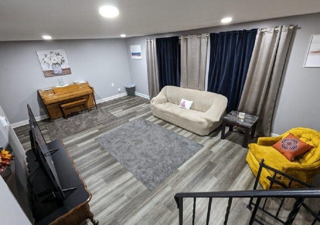 Photo of Livingroom in East York