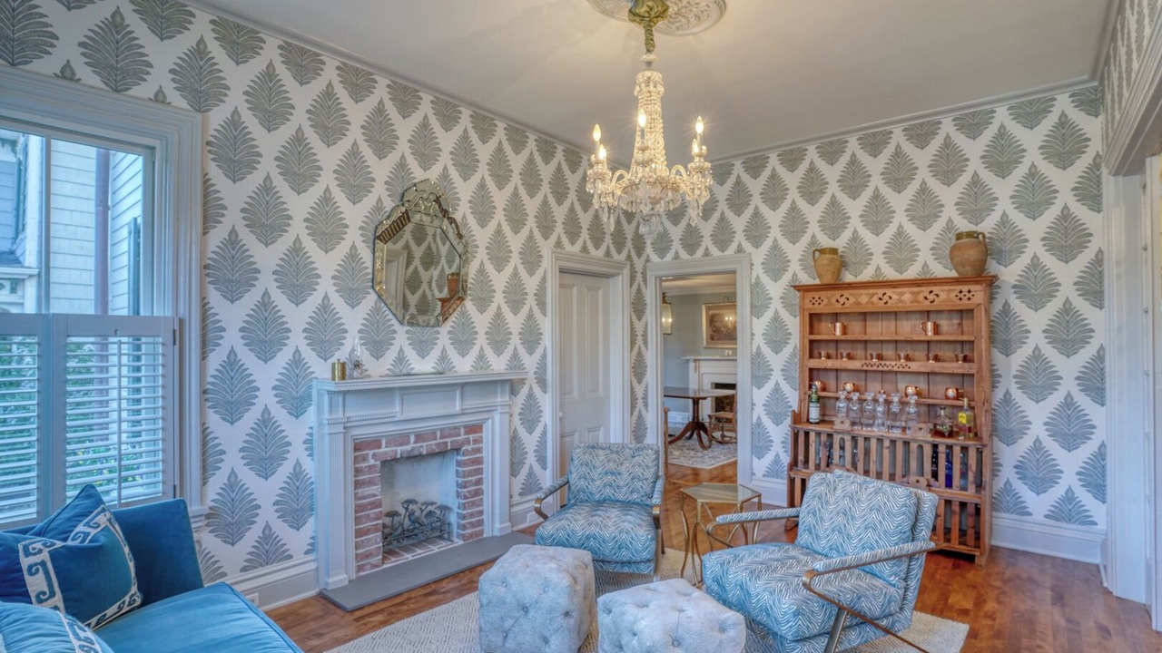 Photo of Livingroom in Historic District