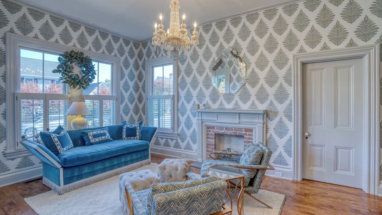 Photo of Livingroom in Historic District