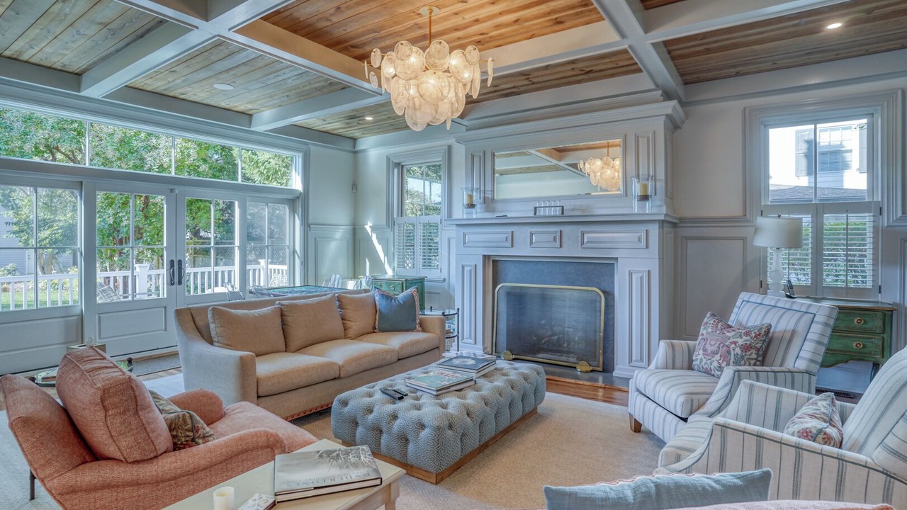 Photo of Livingroom in Historic District