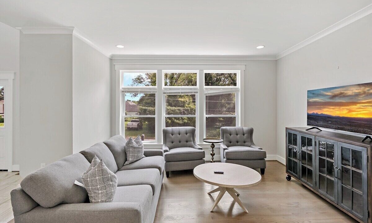 Photo of Livingroom in Baileys Crossroads